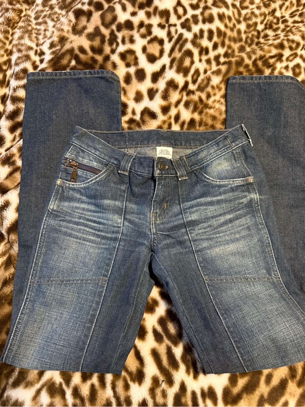 GUESS vintage straight leg zipper detailing women’s jeans